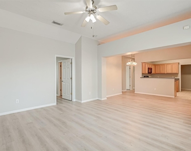 717 Cedarwood - Photo Thumbnail 6