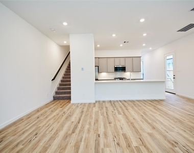 665 Royal Arch Drive - Photo Thumbnail 7