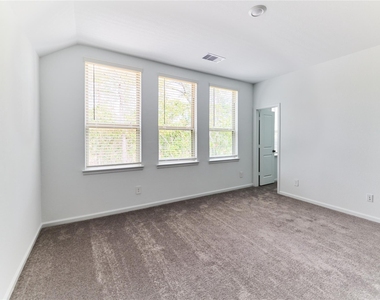 665 Royal Arch Drive - Photo Thumbnail 17