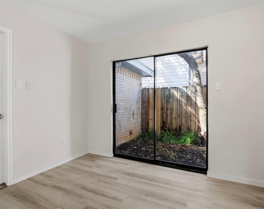 2210 Trail West Street - Photo Thumbnail 12