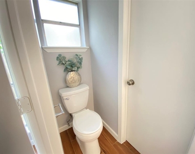 1011 Melford Avenue - Photo Thumbnail 9