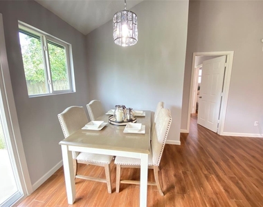 1011 Melford Avenue - Photo Thumbnail 6
