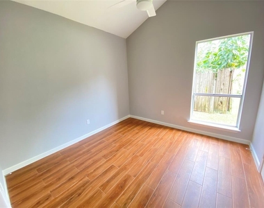 1011 Melford Avenue - Photo Thumbnail 14