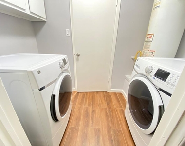 1011 Melford Avenue - Photo Thumbnail 8