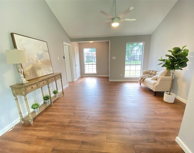 1011 Melford Avenue - Photo Thumbnail 4