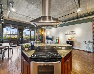 505 Bastrop Street - Photo Thumbnail 8