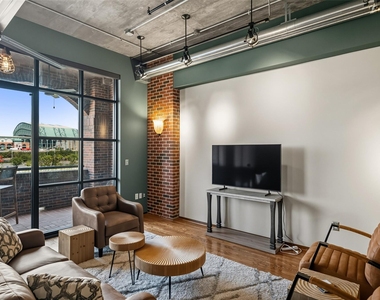505 Bastrop Street - Photo Thumbnail 11