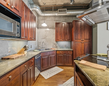 505 Bastrop Street - Photo Thumbnail 7