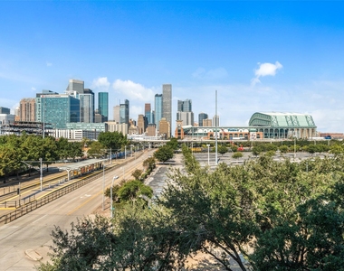 505 Bastrop Street - Photo Thumbnail 2