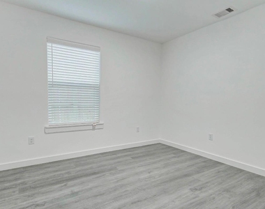 8218 Bigwood Street - Photo Thumbnail 10