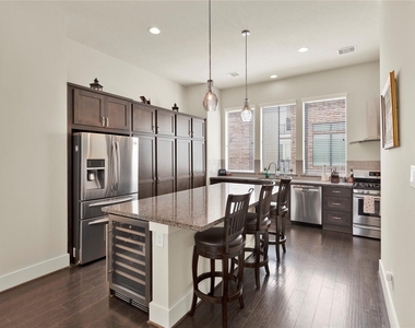 1413 Nagle Street - Photo Thumbnail 7