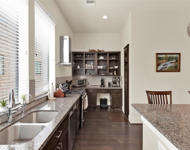1413 Nagle Street - Photo Thumbnail 9