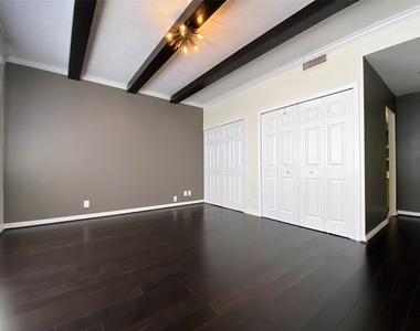 49 Briar Hollow Lane - Photo Thumbnail 20