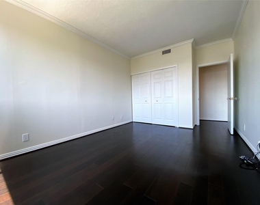 49 Briar Hollow Lane - Photo Thumbnail 15