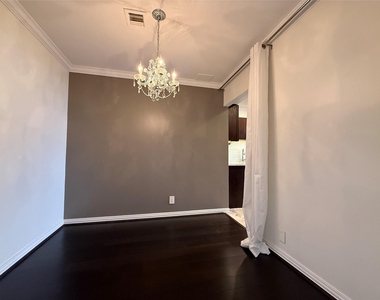 49 Briar Hollow Lane - Photo Thumbnail 4