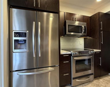 49 Briar Hollow Lane - Photo Thumbnail 7