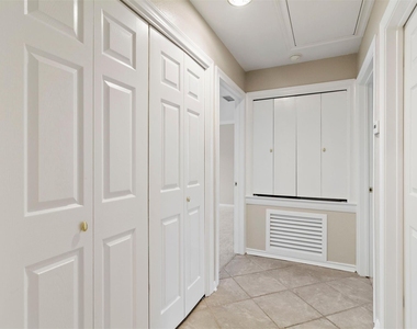 1042 Augusta Drive - Photo Thumbnail 12