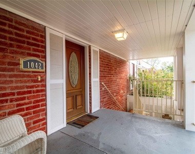1042 Augusta Drive - Photo Thumbnail 23