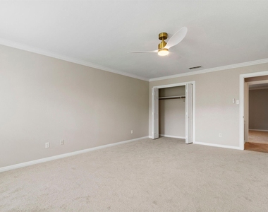 1042 Augusta Drive - Photo Thumbnail 14