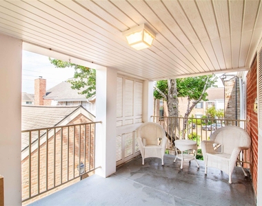 1042 Augusta Drive - Photo Thumbnail 2