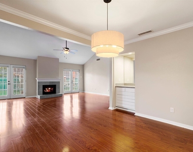 1042 Augusta Drive - Photo Thumbnail 11