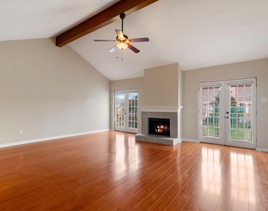 1042 Augusta Drive - Photo Thumbnail 7