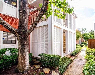 1042 Augusta Drive - Photo Thumbnail 3