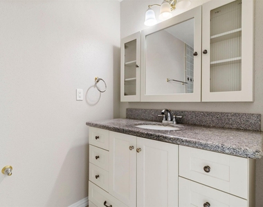 1042 Augusta Drive - Photo Thumbnail 12