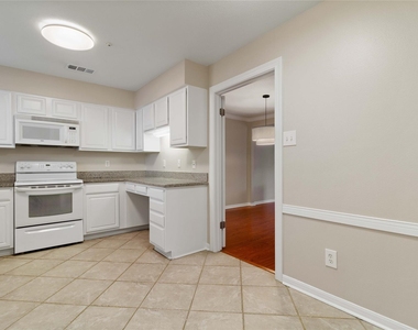 1042 Augusta Drive - Photo Thumbnail 8