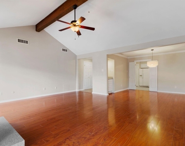 1042 Augusta Drive - Photo Thumbnail 9