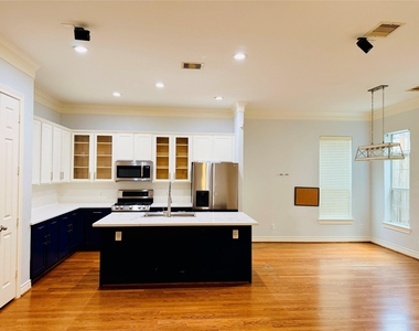 3526 Cline Street - Photo Thumbnail 6