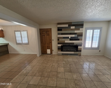 11229 Pony Soldier Avenue - Photo Thumbnail 4