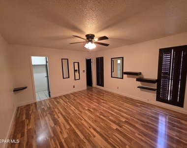 11229 Pony Soldier Avenue - Photo Thumbnail 5