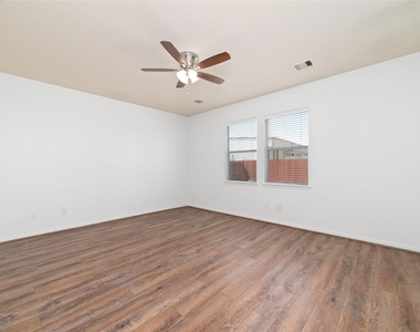 8914 Parlin Ridge Drive - Photo Thumbnail 16
