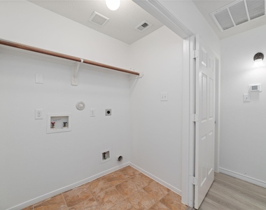 8914 Parlin Ridge Drive - Photo Thumbnail 24