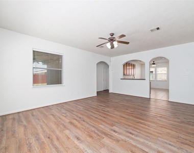 8914 Parlin Ridge Drive - Photo Thumbnail 8