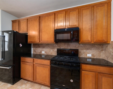 8914 Parlin Ridge Drive - Photo Thumbnail 11