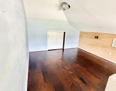 7402 Alegria Drive - Photo Thumbnail 13