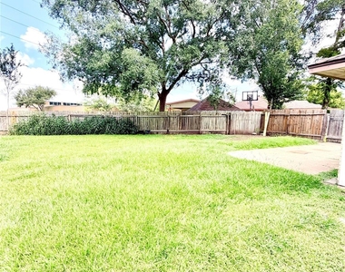 7402 Alegria Drive - Photo Thumbnail 24