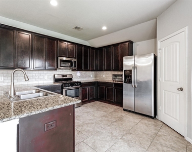 29319 Dunns Creek Court - Photo Thumbnail 4