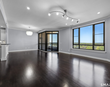 100 Parrott Drive - Photo Thumbnail 5