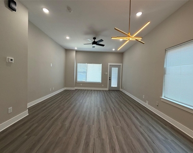 8114 Double Avenue - Photo Thumbnail 3