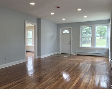 782 Center Street - Photo Thumbnail 7