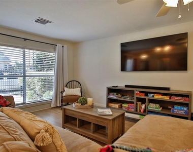 1518 Sabine Street - Photo Thumbnail 15