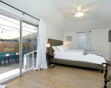 1518 Sabine Street - Photo Thumbnail 32