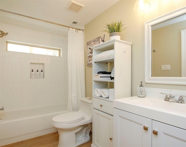 1518 Sabine Street - Photo Thumbnail 27