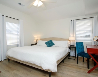 1518 Sabine Street - Photo Thumbnail 23