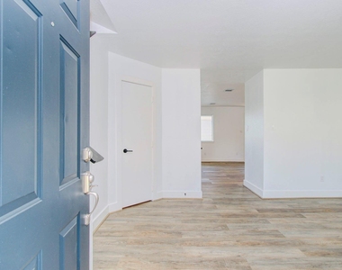 6117 Settlers Square Lane - Photo Thumbnail 2