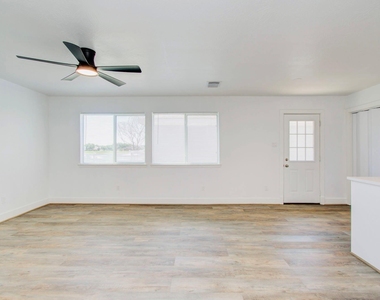 6117 Settlers Square Lane - Photo Thumbnail 8