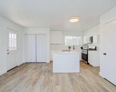 6117 Settlers Square Lane - Photo Thumbnail 12